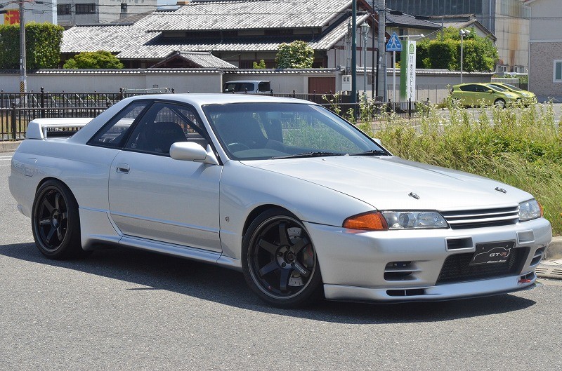 Buy a Nissan Skyline GT-R BNR32 V-SPEC from Japan