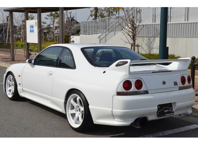 Buy a used sports car Nissan Skyline GT-R BCNR33 from Japan
