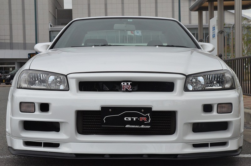 Buy a sports car Nissan Skyline GT-R BNR34 from Japan